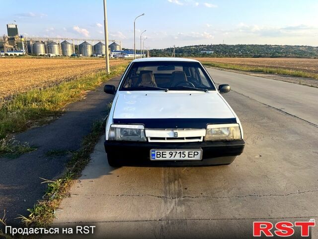 Белый ВАЗ 2109, объемом двигателя 1.3 л и пробегом 150 тыс. км за 1150 $, фото 2 на Automoto.ua