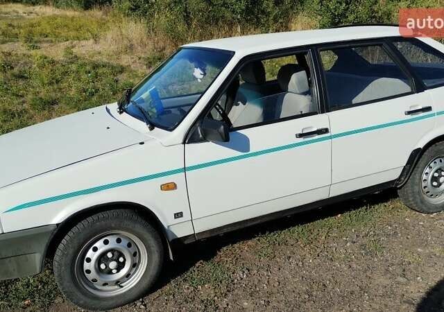 Белый ВАЗ 2109, объемом двигателя 1.3 л и пробегом 134 тыс. км за 1300 $, фото 1 на Automoto.ua