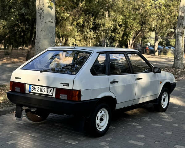 Белый ВАЗ 2109, объемом двигателя 1.5 л и пробегом 105 тыс. км за 3000 $, фото 2 на Automoto.ua