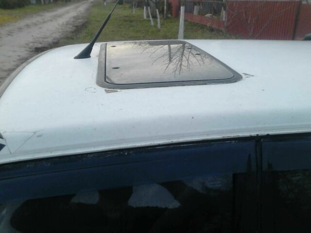 Белый ВАЗ 2109, объемом двигателя 1.5 л и пробегом 200 тыс. км за 500 $, фото 4 на Automoto.ua