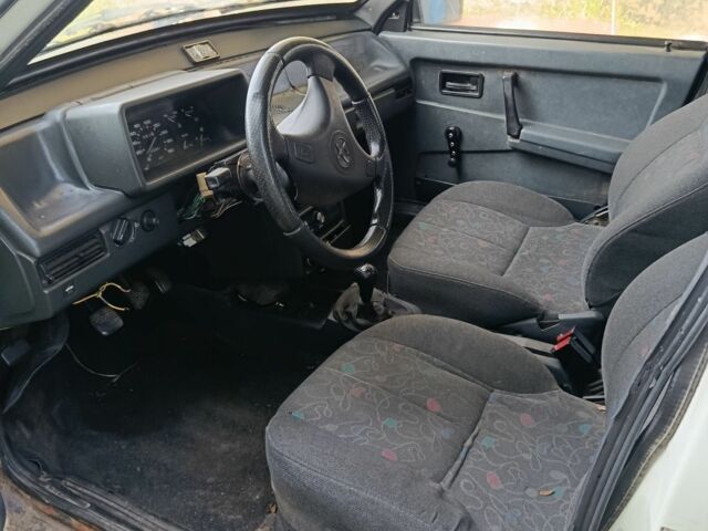 Белый ВАЗ 2109, объемом двигателя 1 л и пробегом 140 тыс. км за 350 $, фото 2 на Automoto.ua
