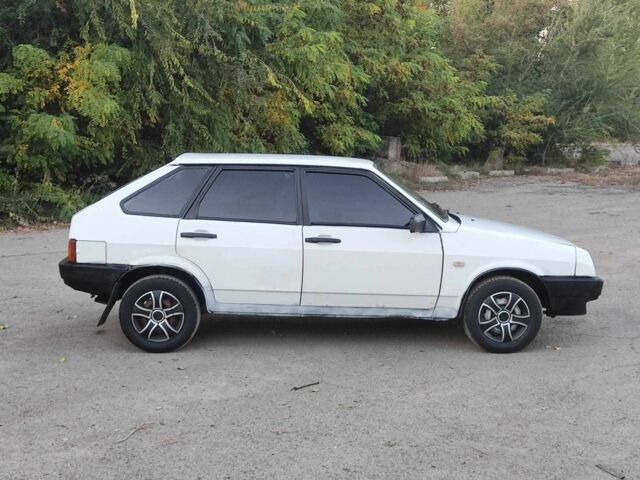 Белый ВАЗ 2109, объемом двигателя 1 л и пробегом 150 тыс. км за 1005 $, фото 2 на Automoto.ua