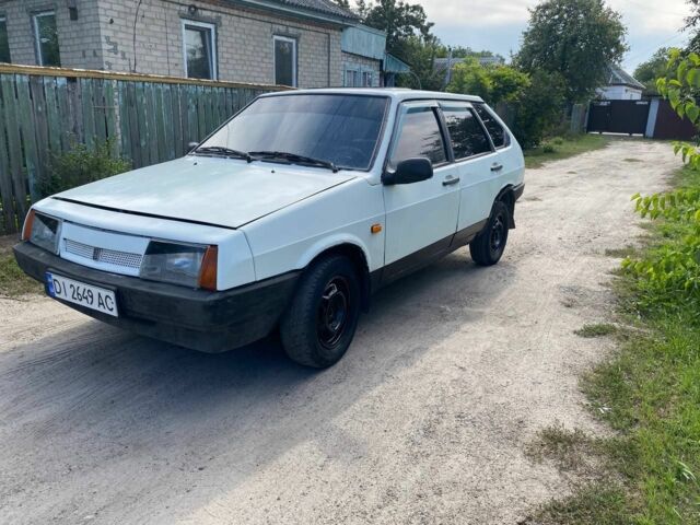 Белый ВАЗ 2109, объемом двигателя 1.3 л и пробегом 230 тыс. км за 704 $, фото 2 на Automoto.ua
