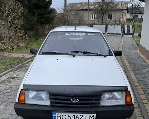 Белый ВАЗ 2109, объемом двигателя 1.5 л и пробегом 283 тыс. км за 826 $, фото 1 на Automoto.ua