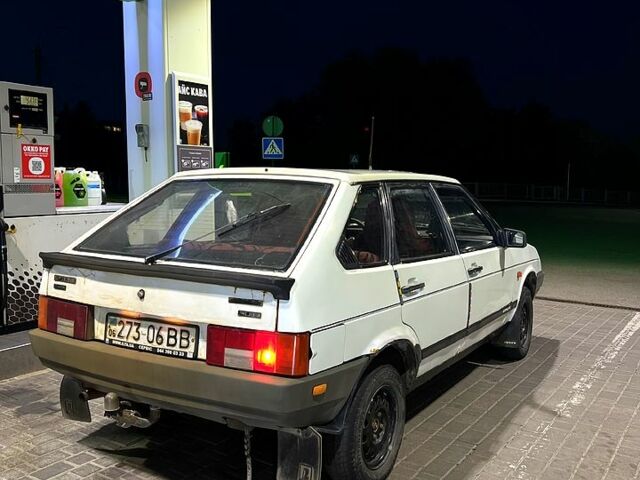 Белый ВАЗ 2109, объемом двигателя 1.3 л и пробегом 334 тыс. км за 850 $, фото 2 на Automoto.ua