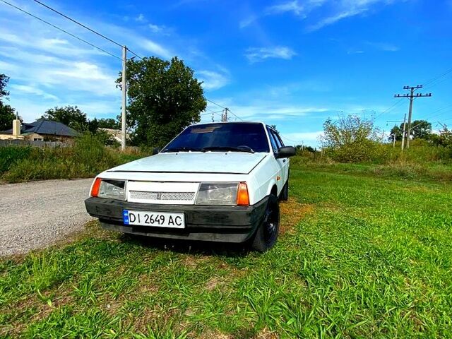 Белый ВАЗ 2109, объемом двигателя 1.3 л и пробегом 98 тыс. км за 700 $, фото 2 на Automoto.ua