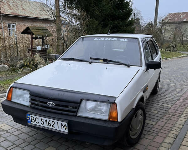 Белый ВАЗ 2109, объемом двигателя 1.5 л и пробегом 283 тыс. км за 826 $, фото 2 на Automoto.ua