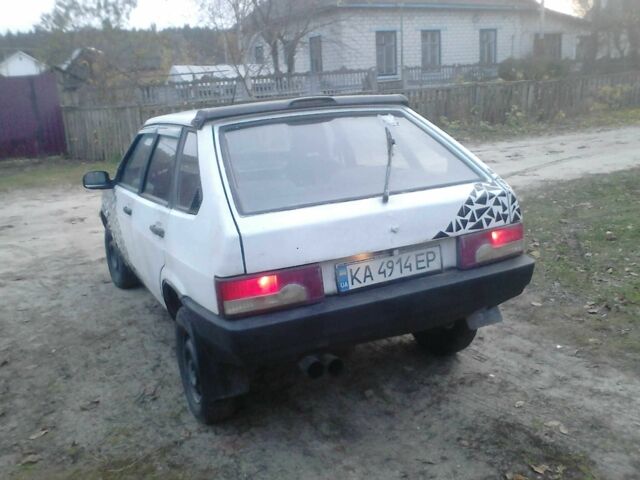 Белый ВАЗ 2109, объемом двигателя 1.5 л и пробегом 200 тыс. км за 500 $, фото 3 на Automoto.ua