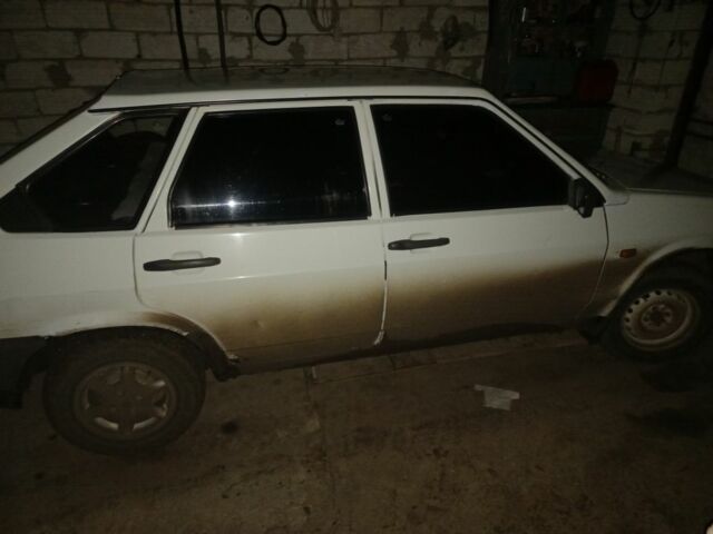 Белый ВАЗ 2109, объемом двигателя 0 л и пробегом 300 тыс. км за 1000 $, фото 2 на Automoto.ua