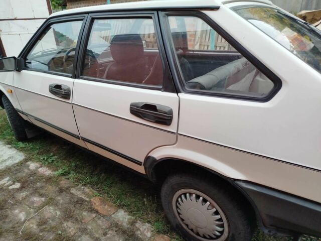 Белый ВАЗ 2109, объемом двигателя 1.3 л и пробегом 134 тыс. км за 1400 $, фото 5 на Automoto.ua