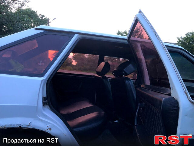 Белый ВАЗ 2109, объемом двигателя 1.3 л и пробегом 300 тыс. км за 800 $, фото 3 на Automoto.ua