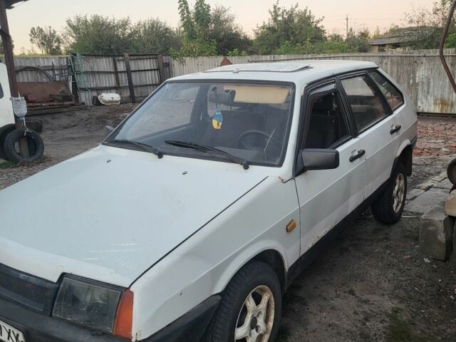 Белый ВАЗ 2109, объемом двигателя 2 л и пробегом 440 тыс. км за 713 $, фото 4 на Automoto.ua
