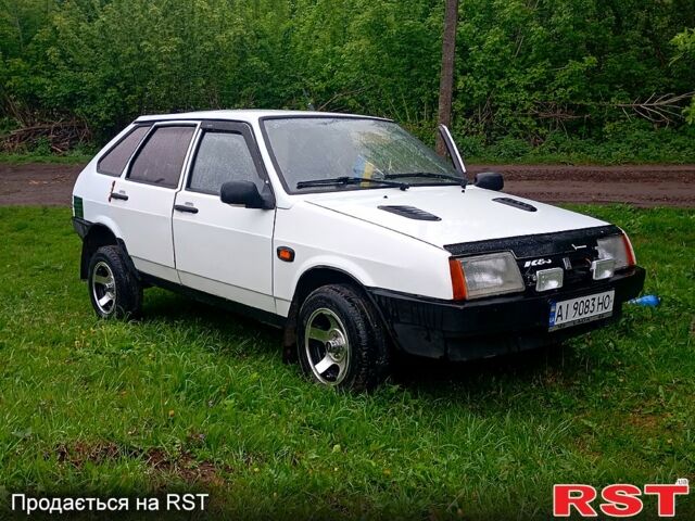 Белый ВАЗ 2109, объемом двигателя 1.5 л и пробегом 150 тыс. км за 1100 $, фото 1 на Automoto.ua