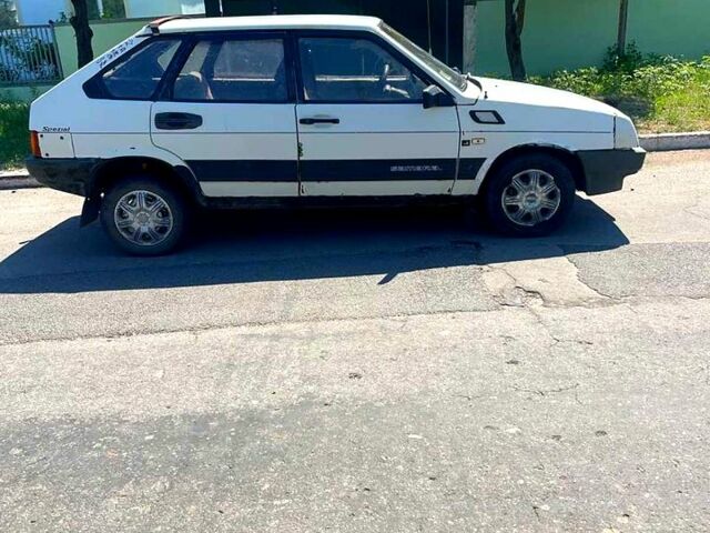 Белый ВАЗ 2109, объемом двигателя 1.5 л и пробегом 25 тыс. км за 550 $, фото 2 на Automoto.ua