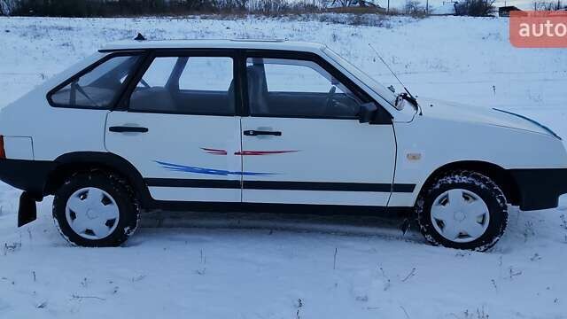 Белый ВАЗ 2109, объемом двигателя 1.5 л и пробегом 160 тыс. км за 1100 $, фото 3 на Automoto.ua