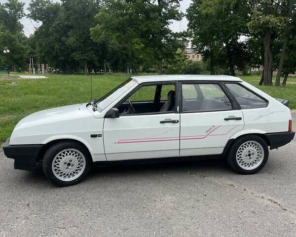 Белый ВАЗ 2109, объемом двигателя 1.3 л и пробегом 160 тыс. км за 1900 $, фото 2 на Automoto.ua