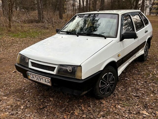 Белый ВАЗ 2109, объемом двигателя 1.3 л и пробегом 350 тыс. км за 900 $, фото 2 на Automoto.ua