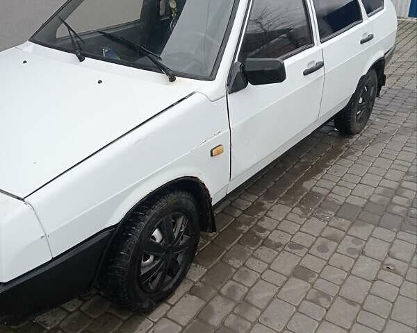 Белый ВАЗ 2109, объемом двигателя 1.3 л и пробегом 100 тыс. км за 700 $, фото 6 на Automoto.ua