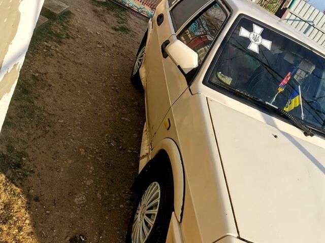 Белый ВАЗ 2109, объемом двигателя 1.5 л и пробегом 200 тыс. км за 900 $, фото 1 на Automoto.ua