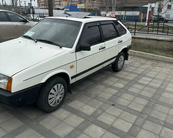 Белый ВАЗ 2109, объемом двигателя 1.5 л и пробегом 210 тыс. км за 2200 $, фото 2 на Automoto.ua