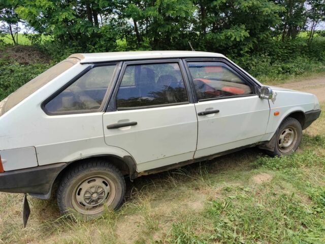 Белый ВАЗ 2109, объемом двигателя 1.3 л и пробегом 200 тыс. км за 480 $, фото 2 на Automoto.ua