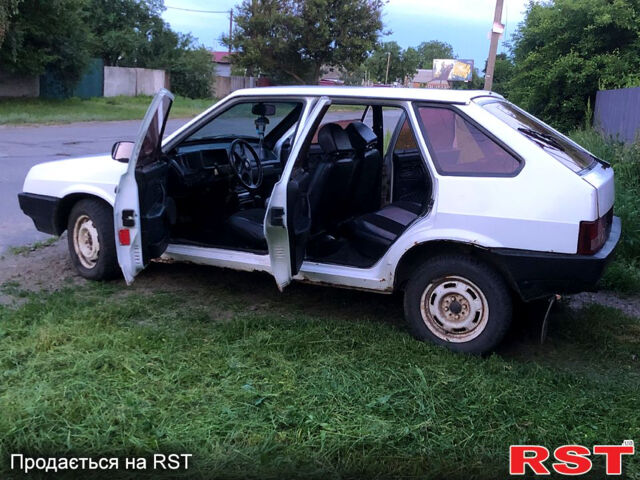 Белый ВАЗ 2109, объемом двигателя 1.3 л и пробегом 300 тыс. км за 800 $, фото 1 на Automoto.ua