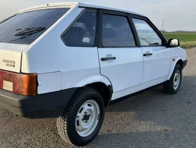 Белый ВАЗ 2109, объемом двигателя 1.29 л и пробегом 333 тыс. км за 800 $, фото 2 на Automoto.ua