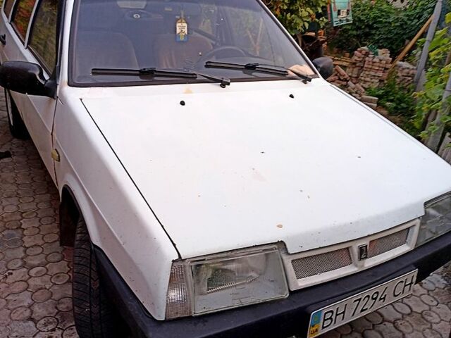 Белый ВАЗ 2109, объемом двигателя 1.5 л и пробегом 185 тыс. км за 1150 $, фото 2 на Automoto.ua