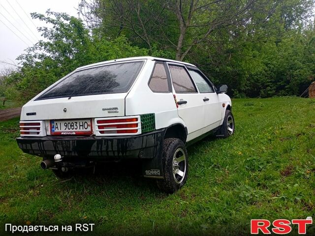 Белый ВАЗ 2109, объемом двигателя 1.5 л и пробегом 150 тыс. км за 1100 $, фото 2 на Automoto.ua