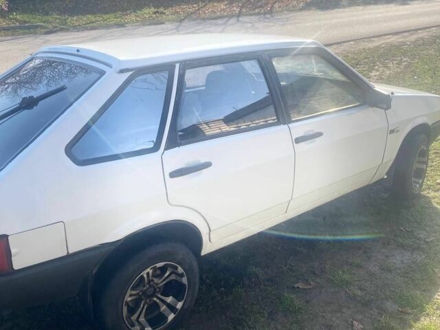 Белый ВАЗ 2109, объемом двигателя 1.5 л и пробегом 1000 тыс. км за 1500 $, фото 2 на Automoto.ua