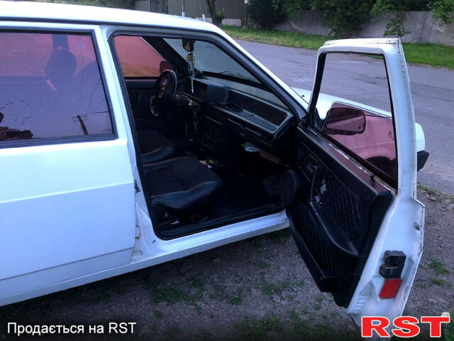 Белый ВАЗ 2109, объемом двигателя 1.3 л и пробегом 300 тыс. км за 800 $, фото 5 на Automoto.ua