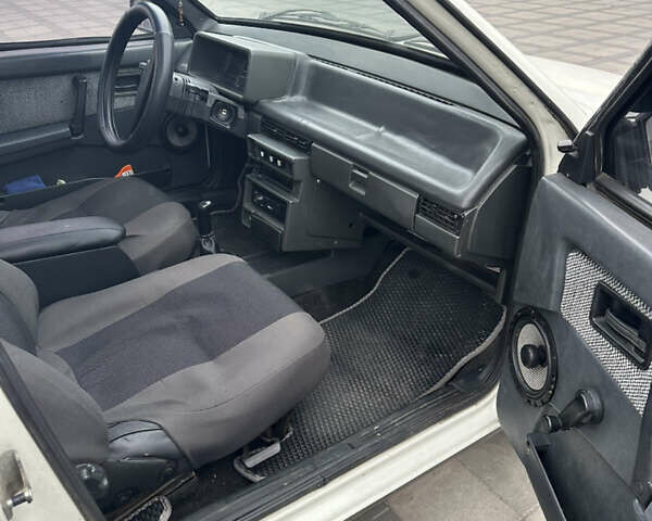 Белый ВАЗ 2109, объемом двигателя 1.5 л и пробегом 210 тыс. км за 2200 $, фото 9 на Automoto.ua