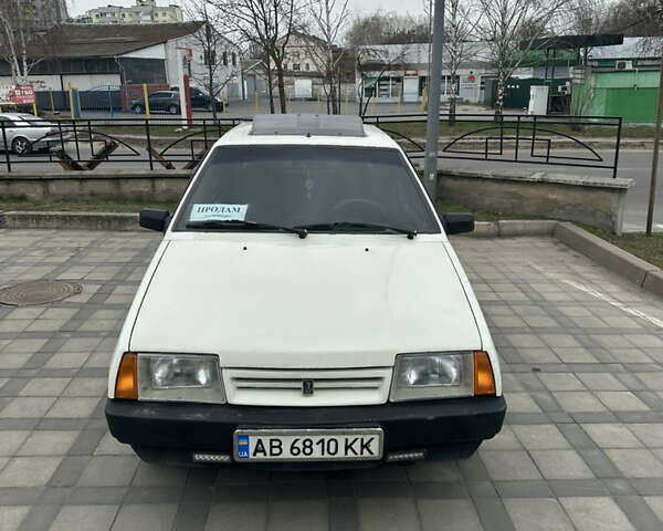 Белый ВАЗ 2109, объемом двигателя 1.5 л и пробегом 210 тыс. км за 2200 $, фото 1 на Automoto.ua