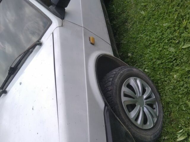 Белый ВАЗ 2109, объемом двигателя 1 л и пробегом 350 тыс. км за 300 $, фото 2 на Automoto.ua