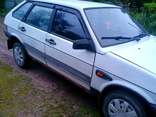 Белый ВАЗ 2109, объемом двигателя 1.5 л и пробегом 98 тыс. км за 1200 $, фото 3 на Automoto.ua