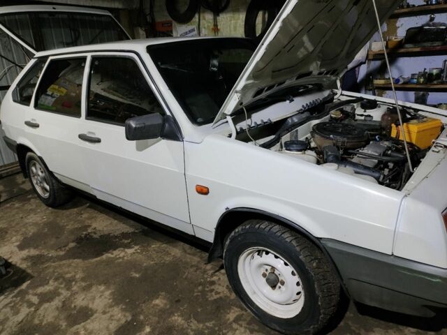 Белый ВАЗ 2109, объемом двигателя 0 л и пробегом 300 тыс. км за 1000 $, фото 1 на Automoto.ua