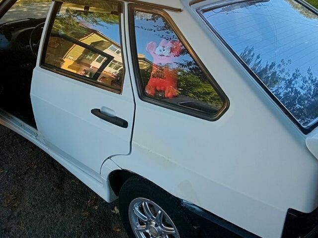 Белый ВАЗ 2109, объемом двигателя 1.1 л и пробегом 140 тыс. км за 1300 $, фото 4 на Automoto.ua