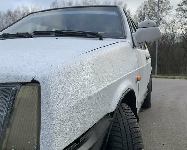 Белый ВАЗ 2109, объемом двигателя 1.3 л и пробегом 200 тыс. км за 1200 $, фото 5 на Automoto.ua