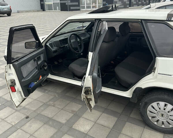 Белый ВАЗ 2109, объемом двигателя 1.5 л и пробегом 210 тыс. км за 2200 $, фото 6 на Automoto.ua