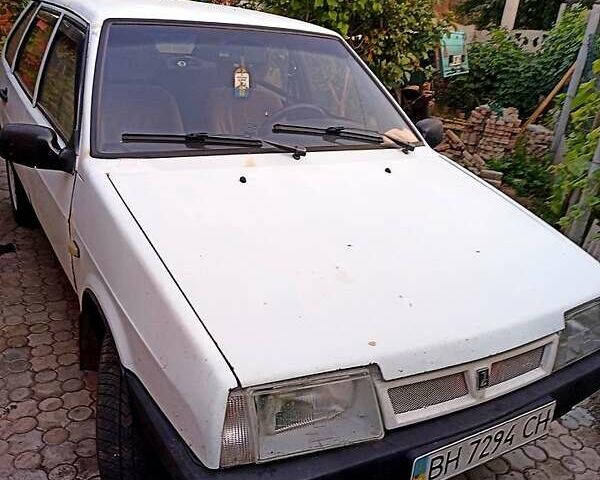 Белый ВАЗ 2109, объемом двигателя 1.5 л и пробегом 185 тыс. км за 1150 $, фото 1 на Automoto.ua
