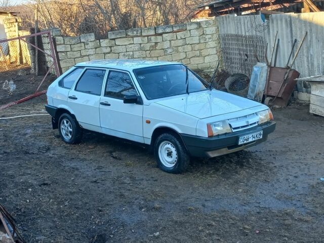 Белый ВАЗ 2109, объемом двигателя 0 л и пробегом 300 тыс. км за 1000 $, фото 4 на Automoto.ua