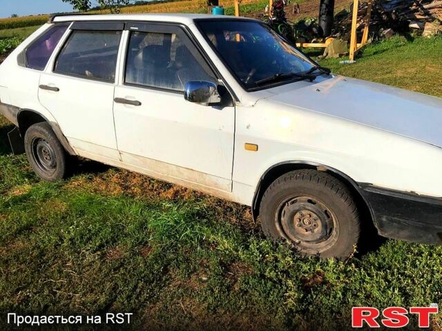 Белый ВАЗ 2109, объемом двигателя 1.3 л и пробегом 300 тыс. км за 600 $, фото 1 на Automoto.ua
