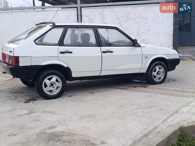 Белый ВАЗ 2109, объемом двигателя 1.3 л и пробегом 300 тыс. км за 850 $, фото 3 на Automoto.ua