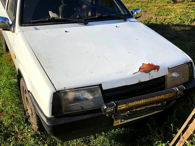 Белый ВАЗ 2109, объемом двигателя 1.3 л и пробегом 300 тыс. км за 600 $, фото 3 на Automoto.ua