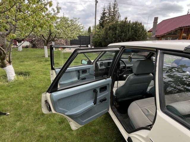 Белый ВАЗ 2109, объемом двигателя 1.5 л и пробегом 160 тыс. км за 1900 $, фото 4 на Automoto.ua