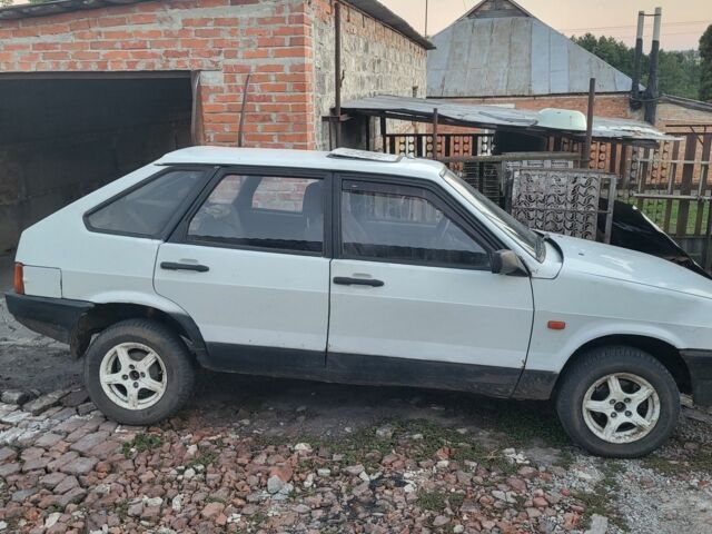 Белый ВАЗ 2109, объемом двигателя 2 л и пробегом 440 тыс. км за 713 $, фото 1 на Automoto.ua