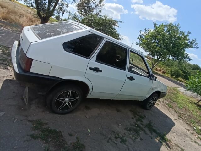 Белый ВАЗ 2109, объемом двигателя 1.3 л и пробегом 412 тыс. км за 1200 $, фото 3 на Automoto.ua