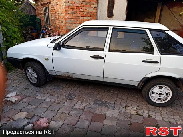 Белый ВАЗ 2109, объемом двигателя 1.5 л и пробегом 185 тыс. км за 1150 $, фото 1 на Automoto.ua