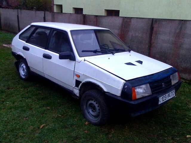 Белый ВАЗ 2109, объемом двигателя 1.3 л и пробегом 85 тыс. км за 250 $, фото 2 на Automoto.ua