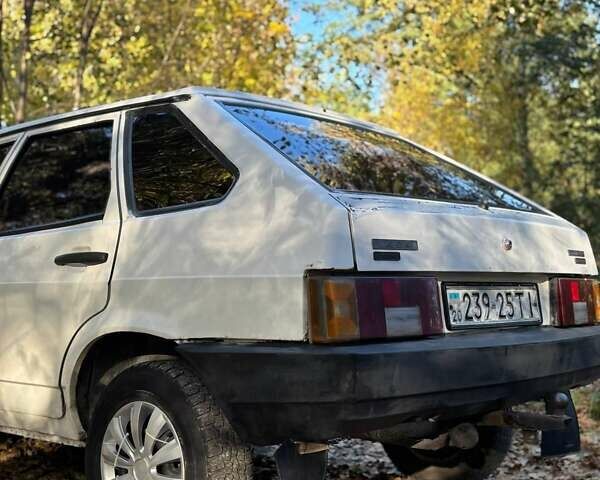 Белый ВАЗ 2109, объемом двигателя 1.3 л и пробегом 200 тыс. км за 900 $, фото 1 на Automoto.ua